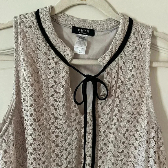 Onyx Apparel Polyester Stand Out Sleeveless Top Women's sz Medium - Picture 2 of 15